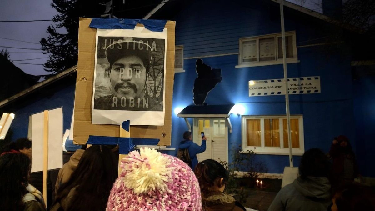 En Villa La Angostura realizaron marchas en pedido de justicia por Gatica.