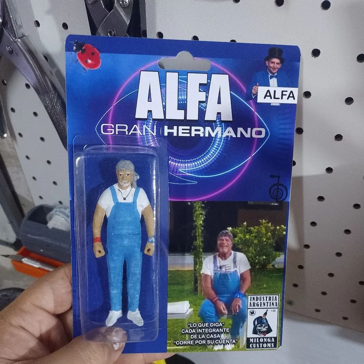 Un comerciante hizo la figura de Alfa, el participante de Gran Hermano 2022.