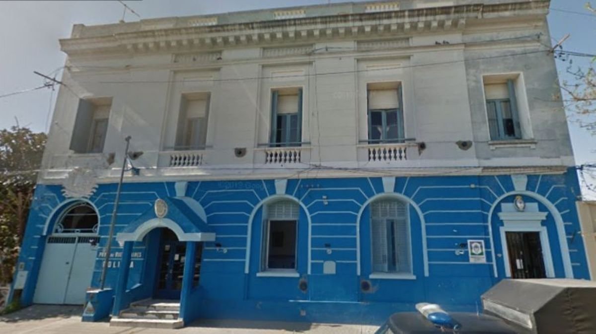 Comisar&iacute;a donde la pareja de San Mart&iacute;n de los Andes abandon&oacute; a los menores.