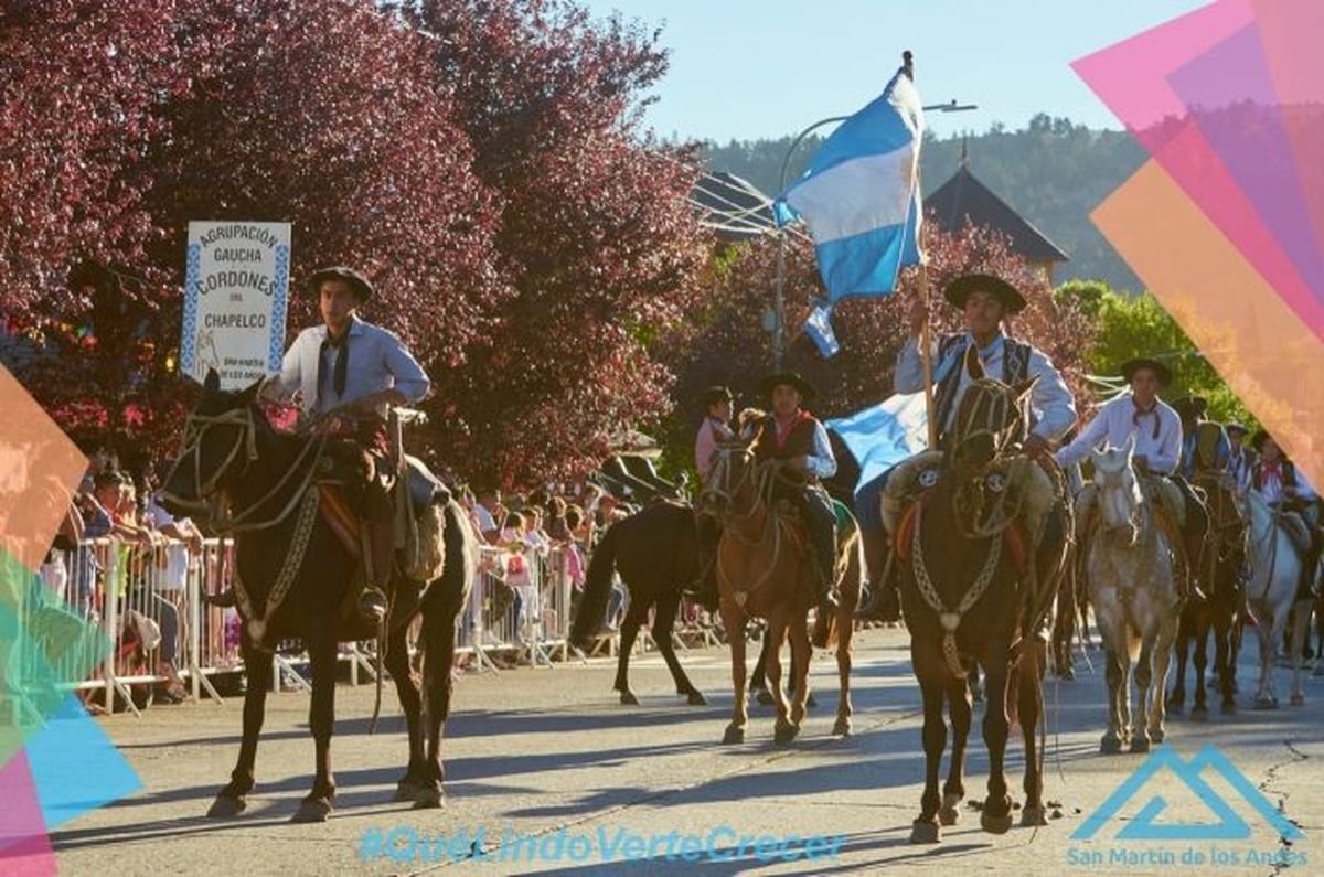 Desfile C&iacute;vico - Militar en San Mart&iacute;n de los Andes.