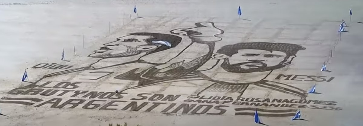 Messi y Dibu sobre la arena de Las Grutas.