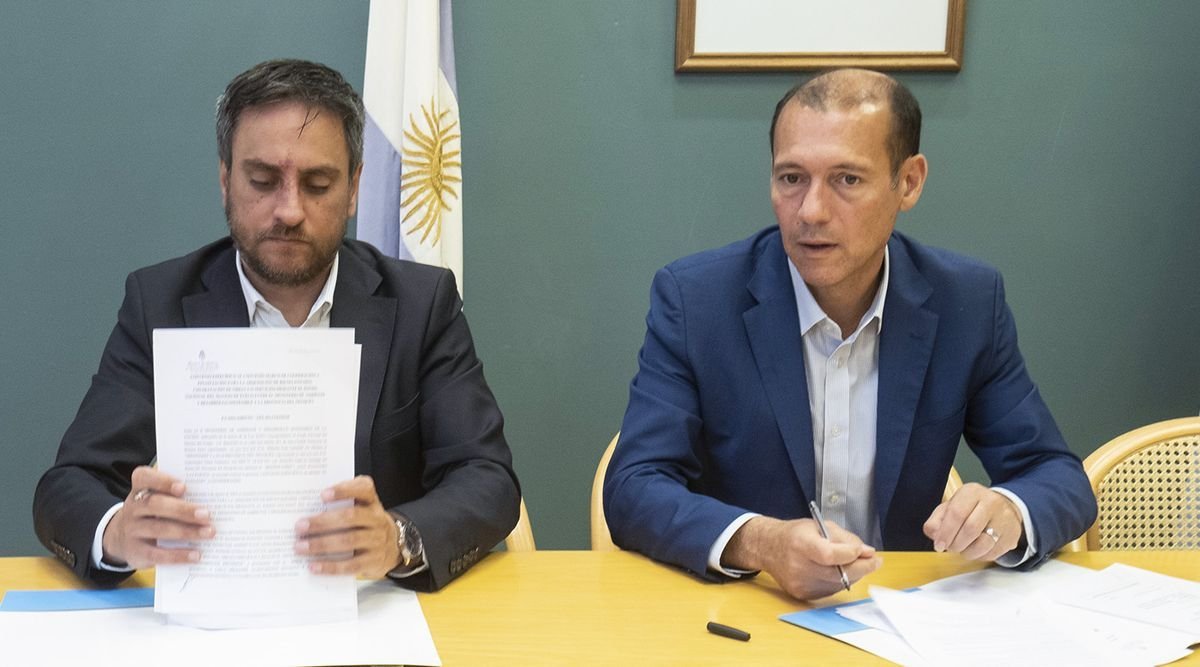 El gobernador de Neuqu&eacute;n, Omar Guti&eacute;rrez, y el ministro de Ambiente y Desarrollo Sostenible de la Naci&oacute;n, Juan Cabandi&eacute;.