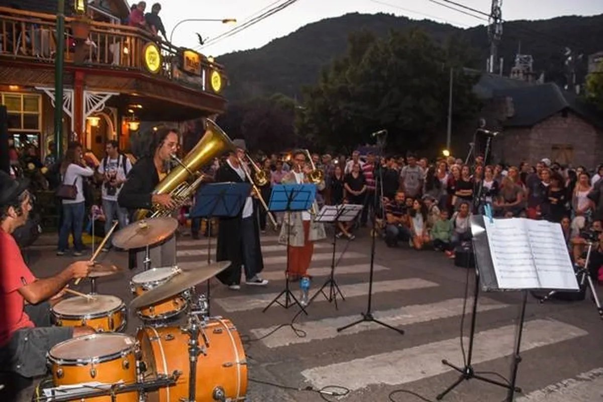 Llega la noche de las artes a San Mart&iacute;n de los Andes.