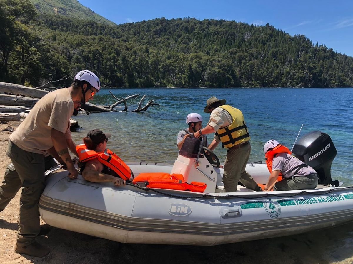 Bariloche: evacuaron a una persona lesionada en Playa Mu&ntilde;oz.
