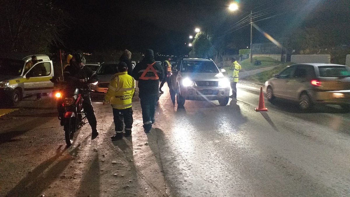 Bariloche: M&aacute;s de 20 veh&iacute;culos retenidos en controles&nbsp;