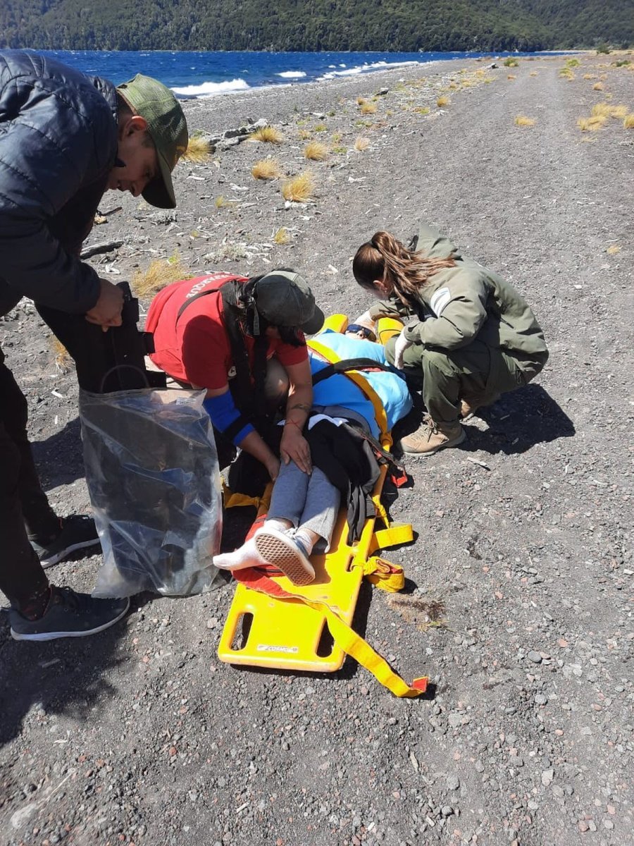 Jun&iacute;n de los Andes: rescatan a una persona en Lago Tromen.
