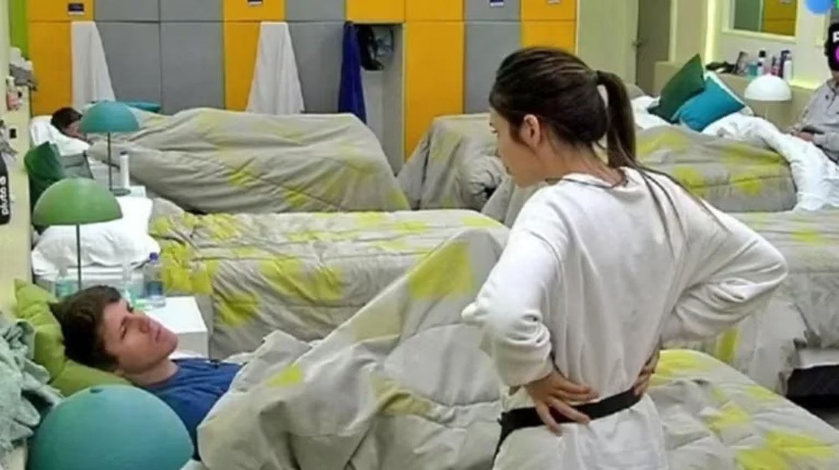 Romina coquetea con Marcos en la casa de Gran Hermano.