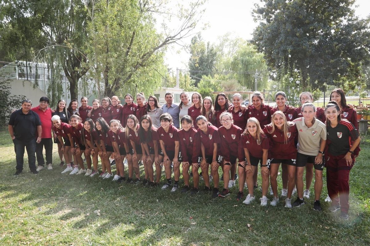 Las jugadoras de River Plate fueron recibidas por Marcos Koopmann.