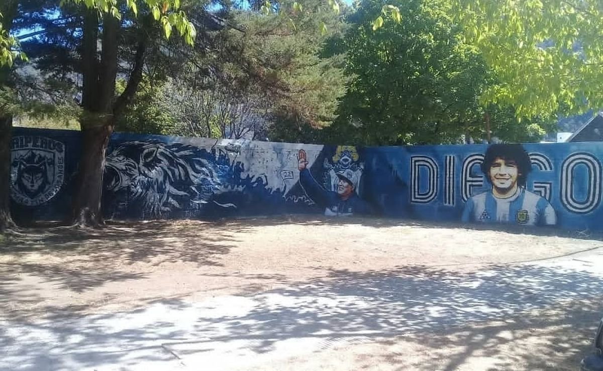 Mural de Maradona que hab&iacute;a restaurado la filial de San Mart&iacute;n de los Andes.
