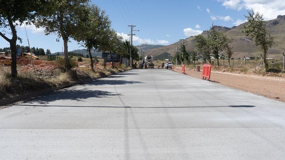 Comenzaron los trabajos para hormigonar la Av. Los Lagos en San Mart&iacute;n de los Andes.