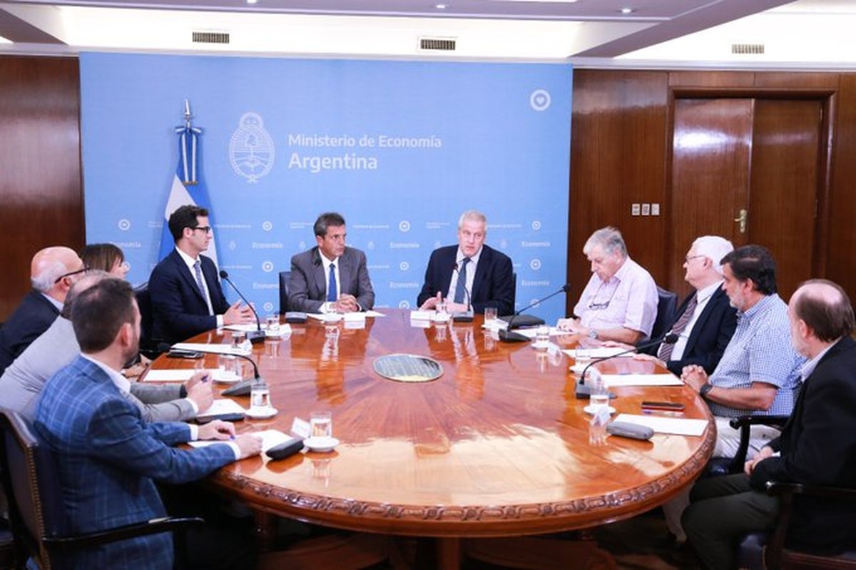 Naci&oacute;n: Fijan un tope a los aumentos de colegios privados
