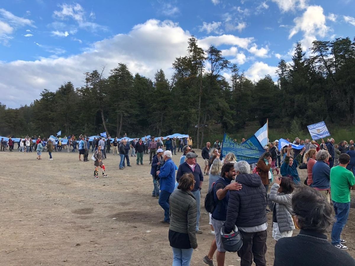 Villa La Angostura: marcha por la obra decircunvalaci&oacute;n.