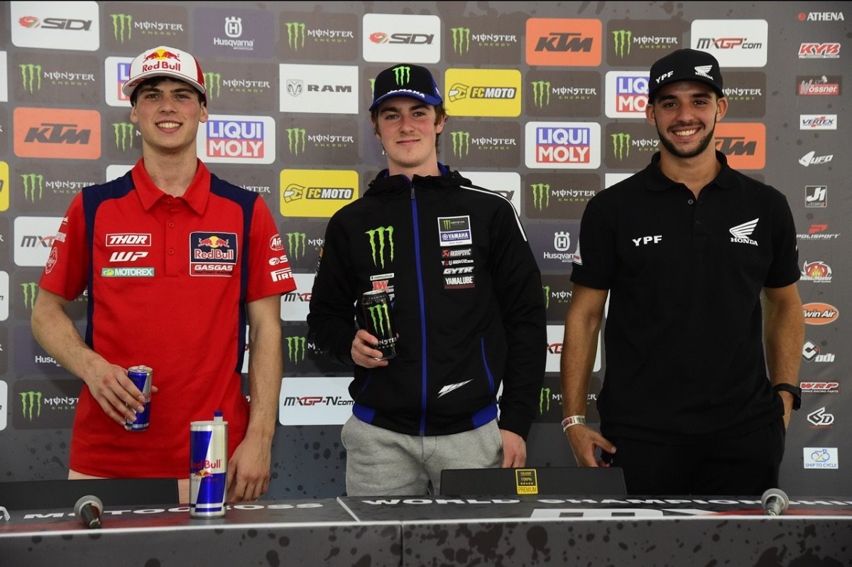 Jorge Prado, Jago Geerts y Juan Ignacio Salgado en la conferencia de prensa post Qualy. Cr&eacute;dito de la foto: MXGP.