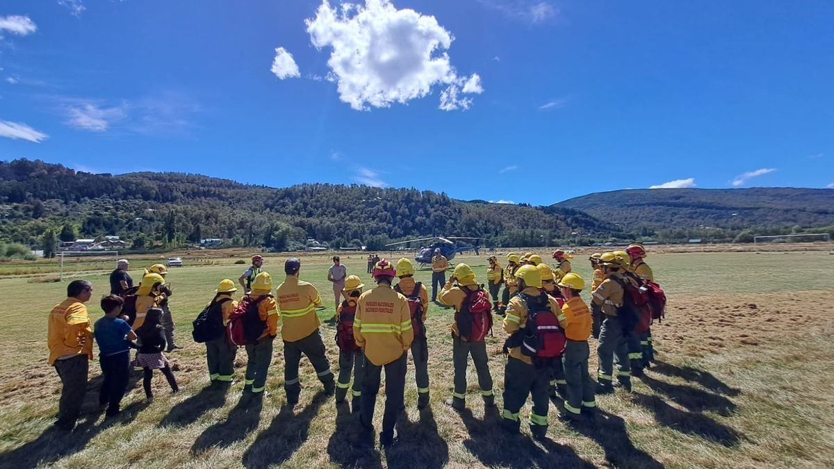 Capacitaci&oacute;n a brigadistas en Parque Nacional Lan&iacute;n.  Foto: @Celepoggi.ph