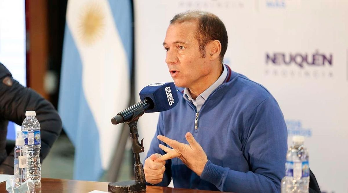 El gobernador de Neuqu&eacute;n, Omar Guti&eacute;rrez, comunic&oacute; que en Villa La Angostura se construir&aacute;n 61 viviendas.