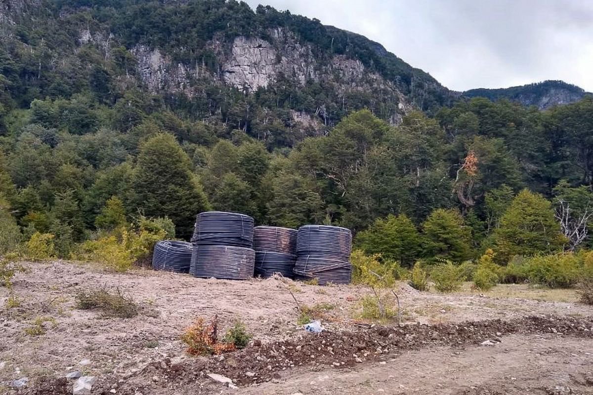Villa Traful: Con la pavimentaci&oacute;n avanza la Fibra &Oacute;ptica 