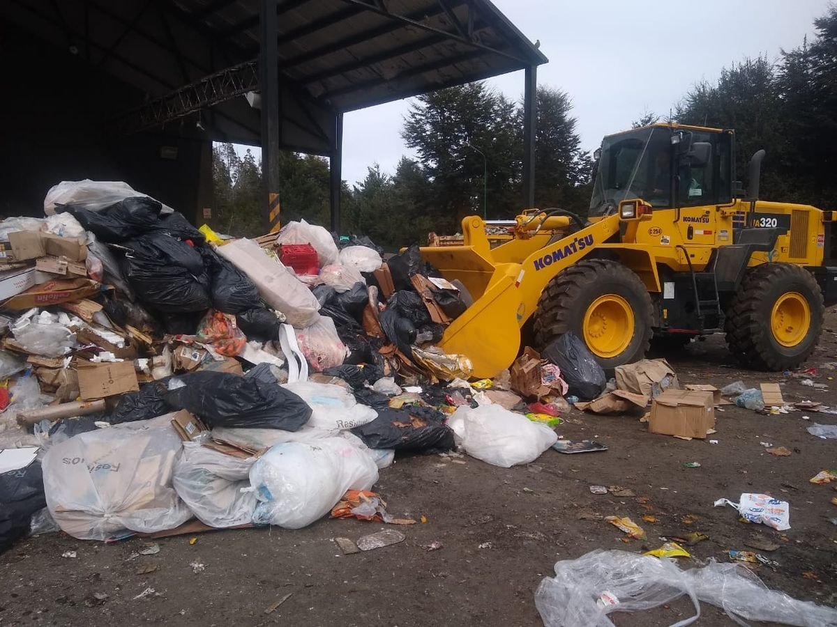 Villa La Angostura: maquinarias para el Centro Ambiental.