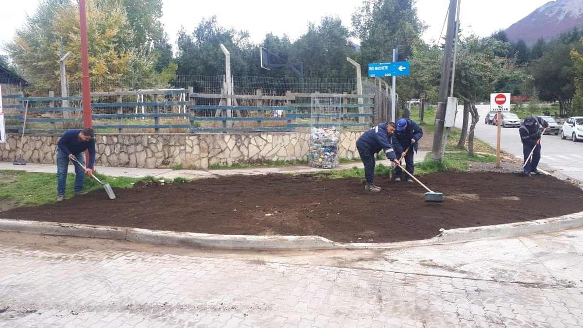 Villa La Angostura: avanzan obras cercanas a escuelas.