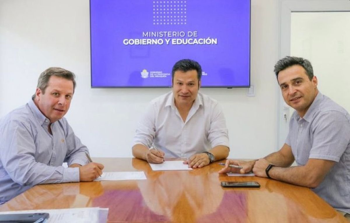 Firma convenio EPET 28 - Villa La Angostura (febrero 2023)