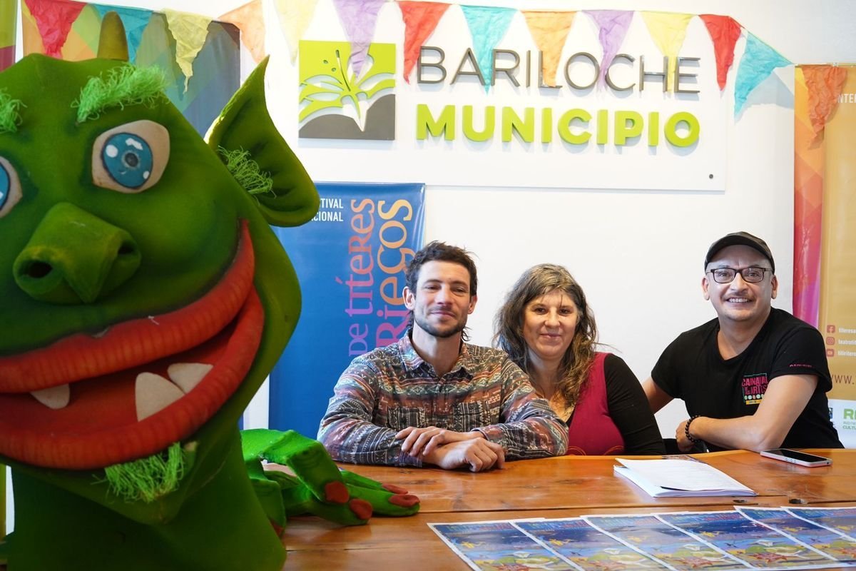 Bariloche: llega el cl&aacute;sico desfile de T&iacute;teres Andariegos.