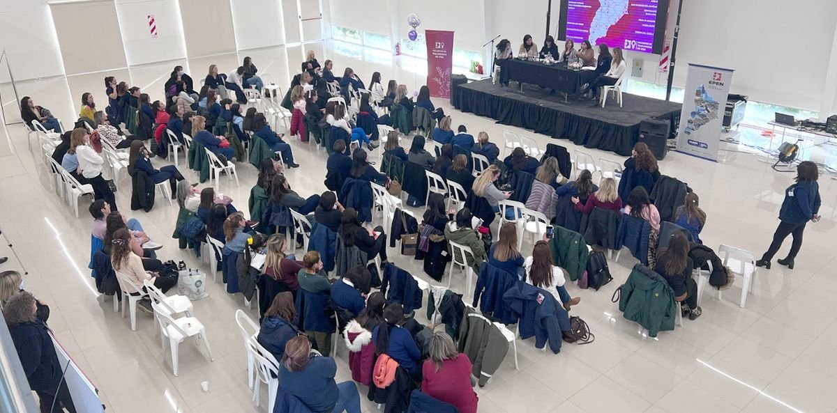 1er encuentro de trabajadoras de la energ&iacute;a el&eacute;ctrica en Neuqu&eacute;n