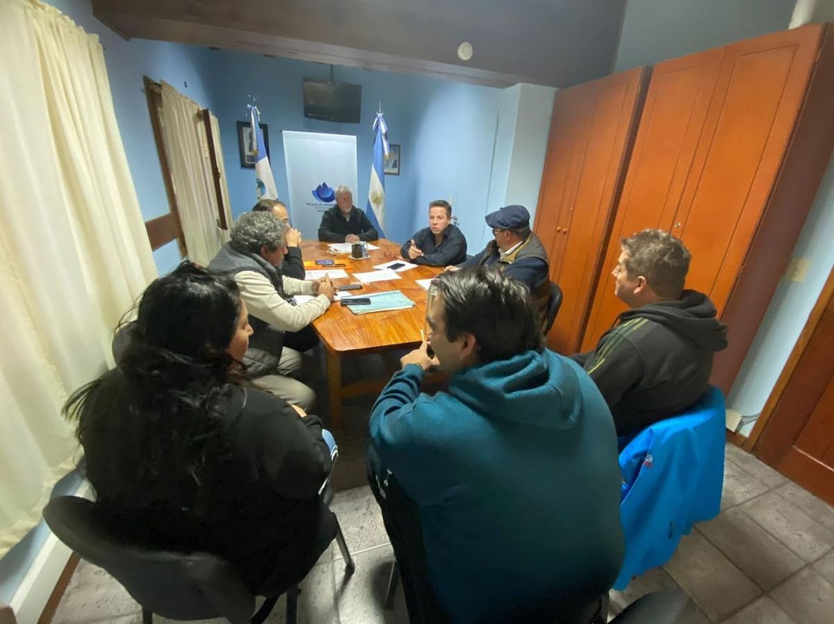 Villa La Angostura: taxistas se reunieron con el intendente.