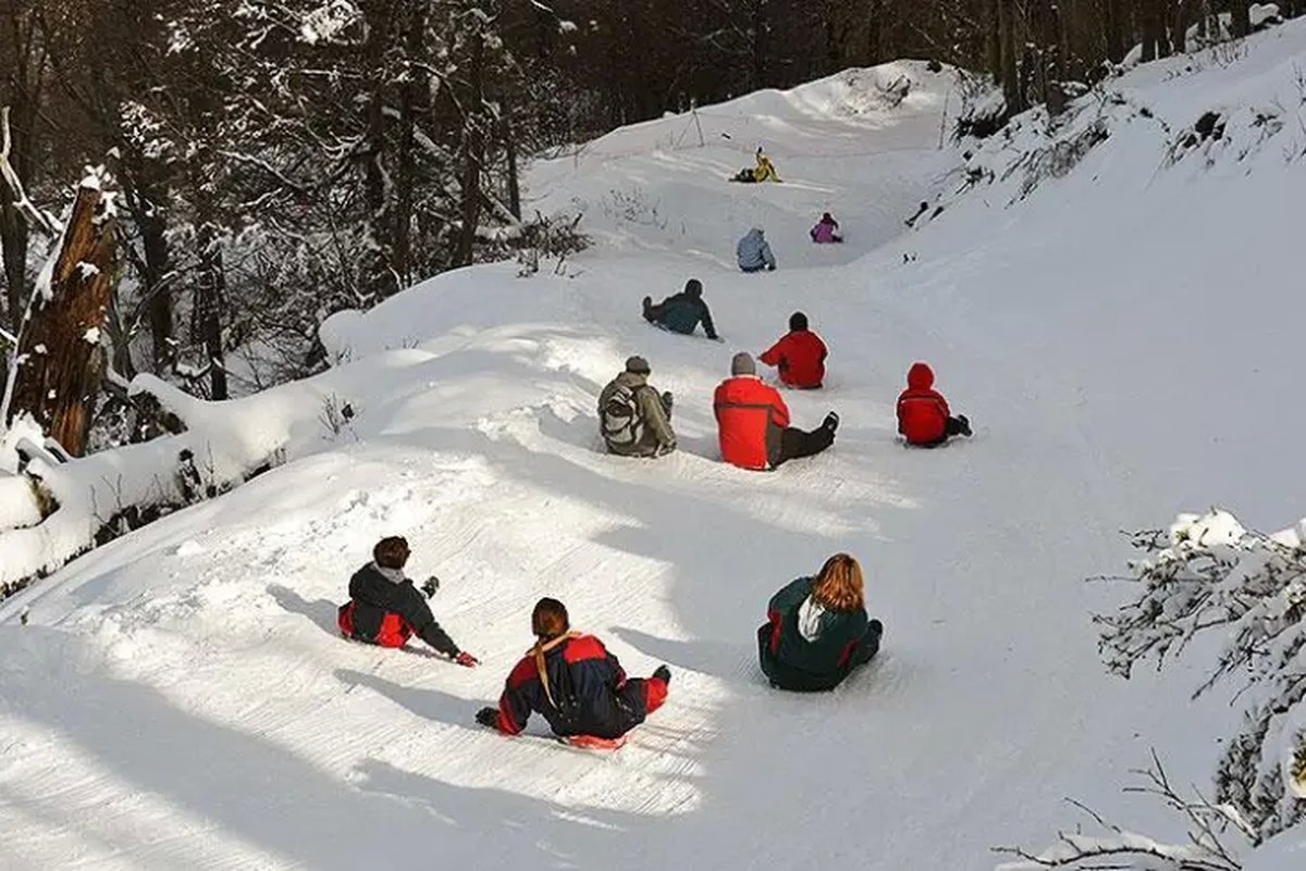 Piedras Blancas, uno de los lugares con las mejores pistas para disfrutar del culi pat&iacute;n en Bariloche y la regi&oacute;n patag&oacute;nica.