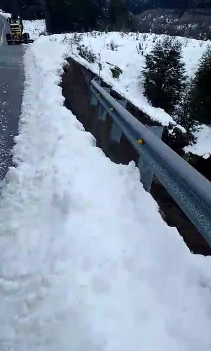 Ruta Siete Lagos: derrumbe en un sector de la banquina.