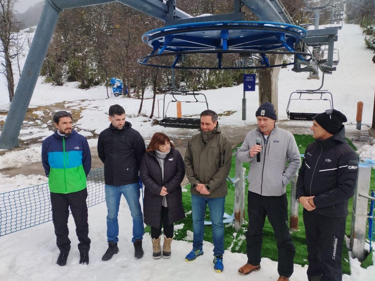 Carlos Saloniti presente en la inauguraci&oacute;n del Lago Hermoso Ski Resort.