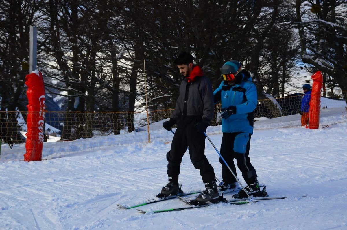 Cl&iacute;nicas de esqu&iacute; y snowboard en el Cerro Bayo para residentes de Angostura&nbsp;