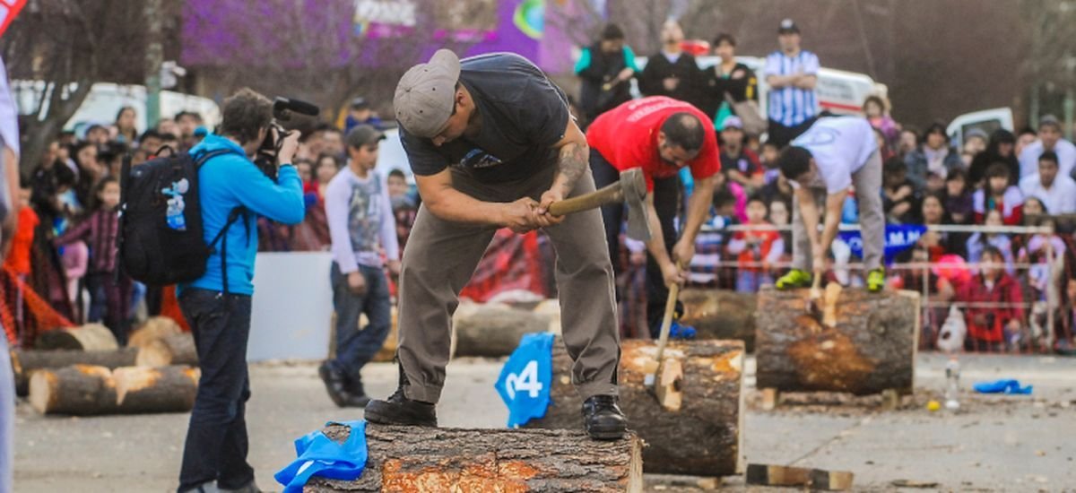 Concurso de Hacheros en San Mart&iacute;n de los Andes