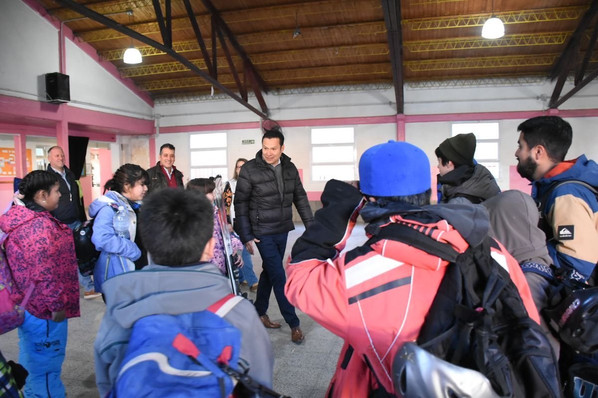 El ministro de gobierno de Neuqu&eacute;n, Llancafilo, recorri&oacute; nuevas obras escolares en Alumin&eacute;.
