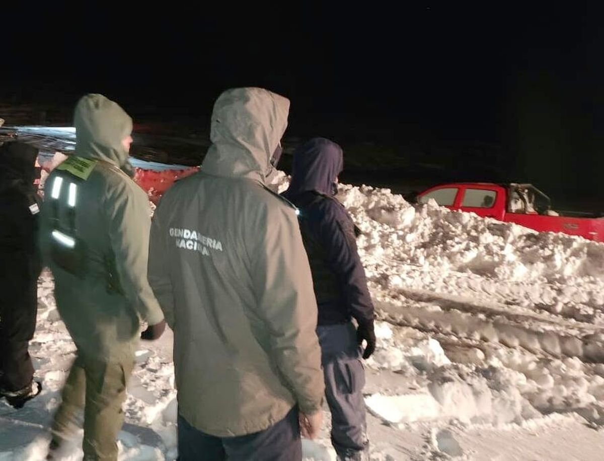 Neuqu&eacute;n: rescatan a una familia varada por el temporal.