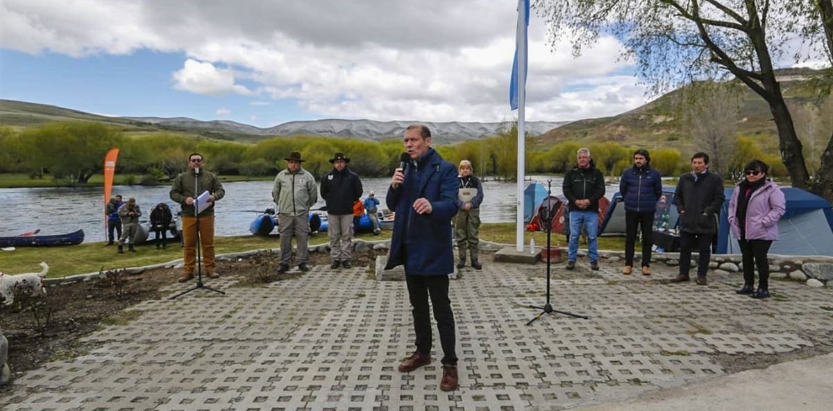 Acto inaugural de la temporada de pesca deportiva en Neuqu&eacute;n