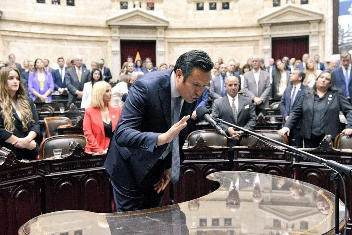 Llancafilo, asumiendo como diputado nacional por la provincia de Neuqu&eacute;n.