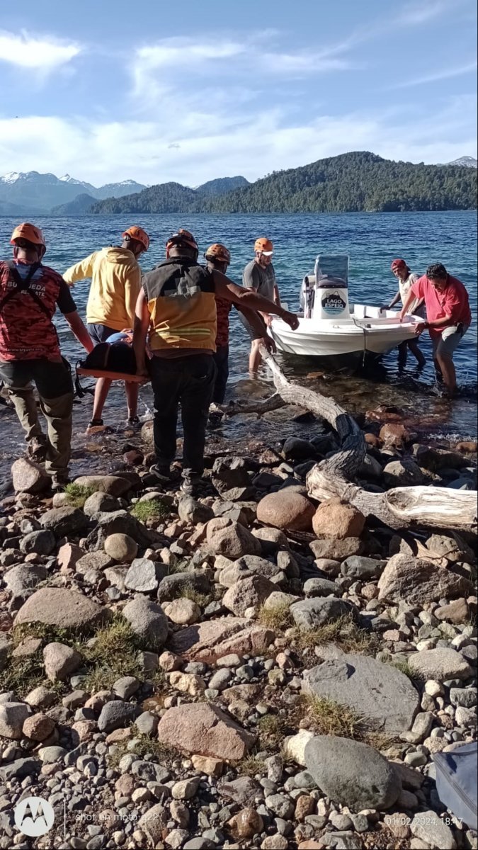 Operativo de rescate en Lago Espejo Grande