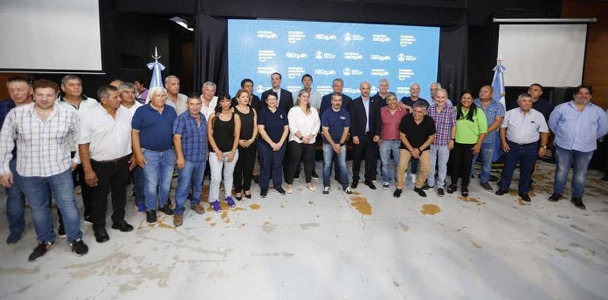 Rolando Figueroa puso en marcha el plan provincial Emplea Neuqu&eacute;n