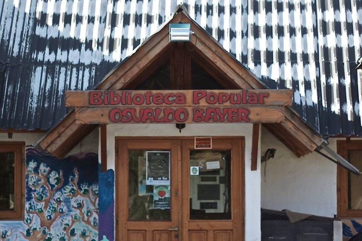Biblioteca Popular Osvaldo Bayer (Villa La Angostura)