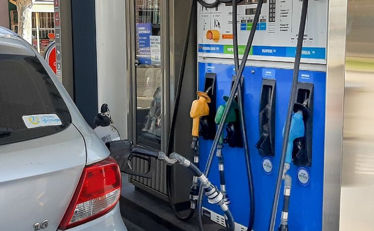 El Gobierno avisa de posibles aumentos en los combustibles.