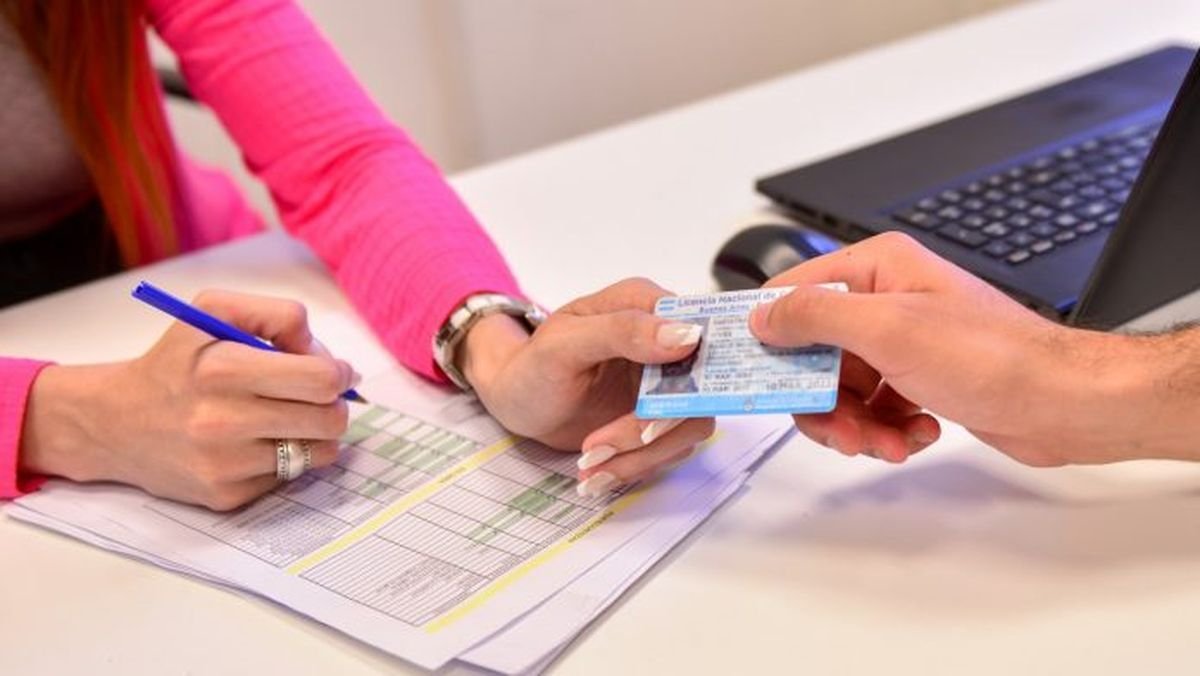 El recorte de insumos de la Agencia Nacional de Vialidad, llev&oacute; a Neuqu&eacute;n a postergar la entrega de licencias f&iacute;sicas para conducir.