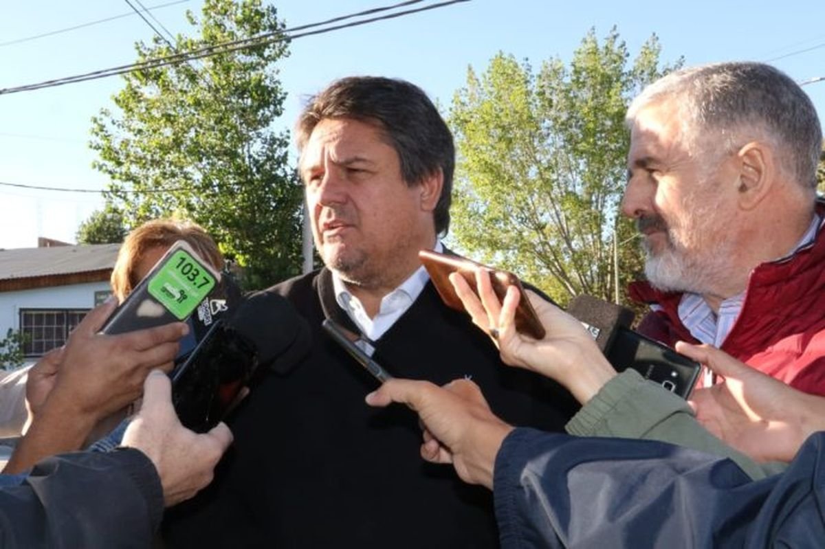 El intendente de Neuqu&eacute;n, Mariano Gaido, confirm&oacute; la continuidad de los subsidios por mil millones de pesos en el servicio de recolecci&oacute;n de residuos a empresas y comercios de la capital.