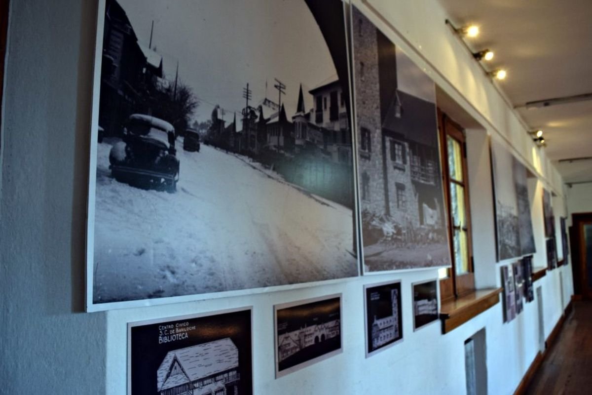 Muestra fotogr&aacute;fica sobre la construcci&oacute;n del centro c&iacute;vico en Bariloche.