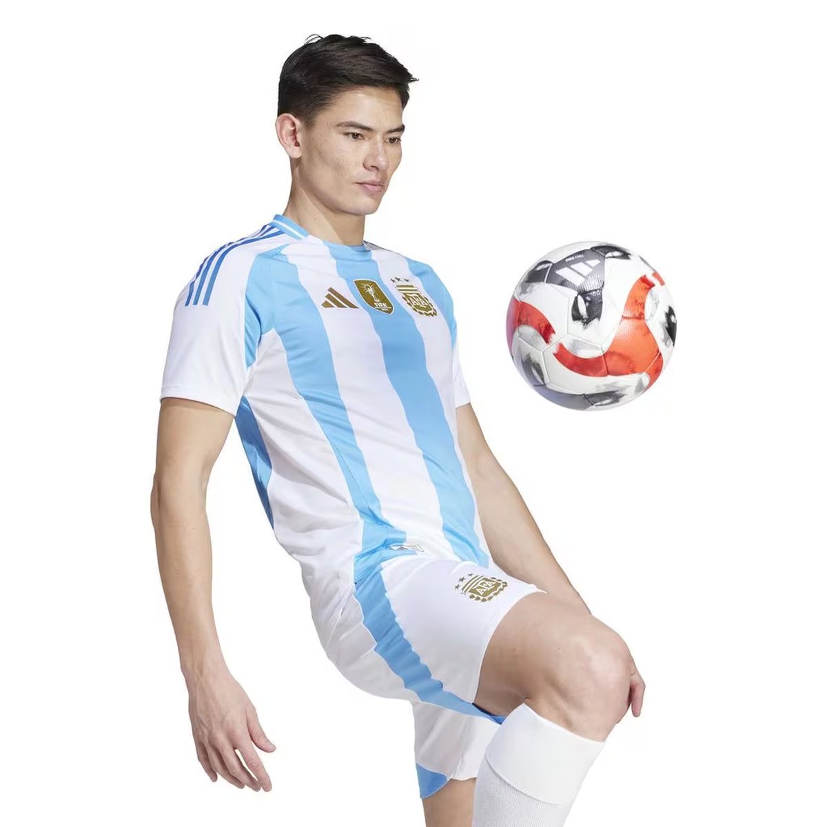 Nueva indumentaria de la Selecci&oacute;n Argentina. Foto: Footy.