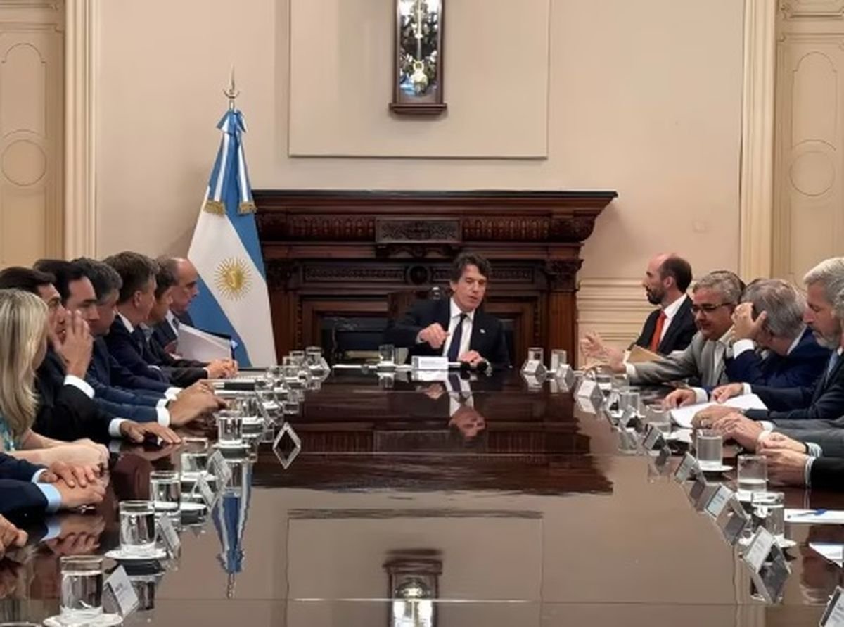 La reuni&oacute;n entre los gobernadores y naci&oacute;n, de la que Rolando Figueroa estuvo presente.