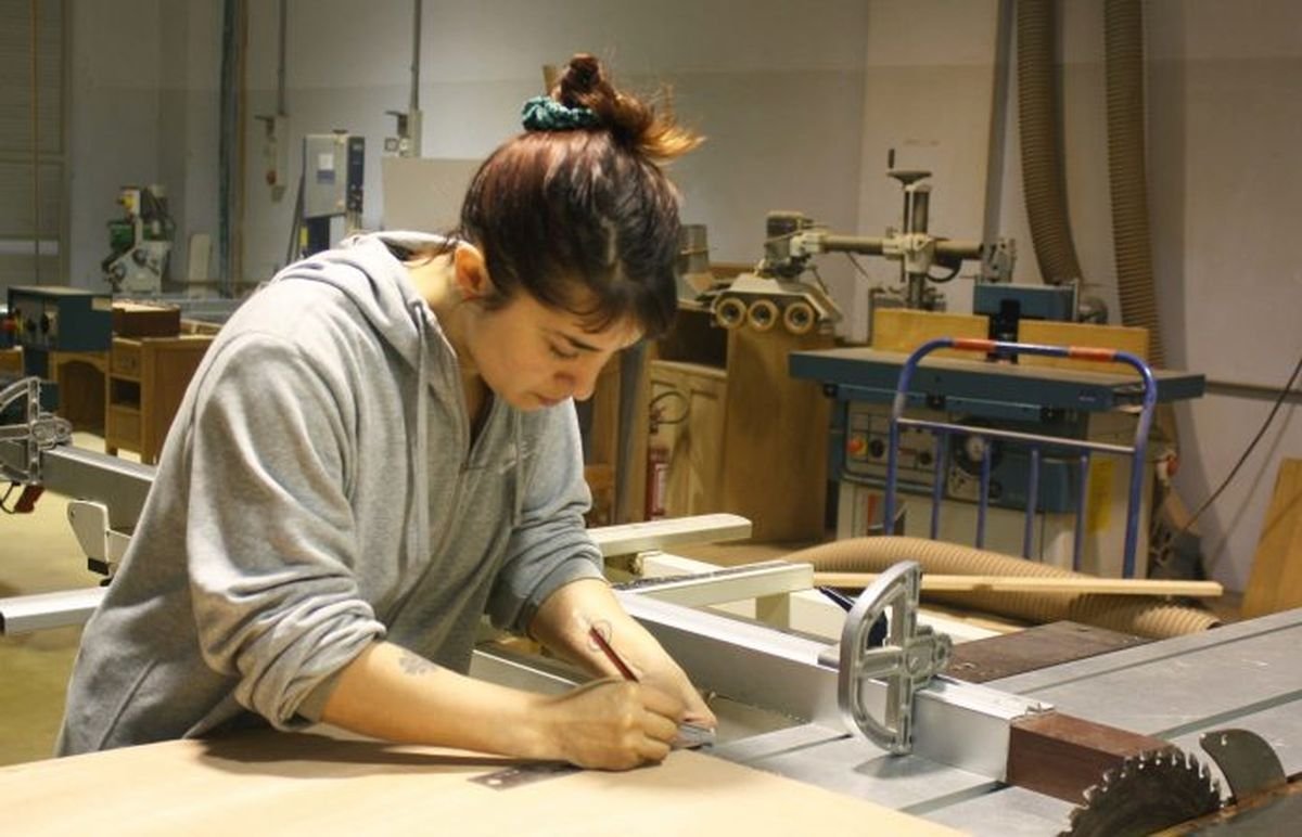 El gobierno de Neuqu&eacute;n lanz&oacute; una nueva l&iacute;nea de becas con formaci&oacute;n profesional y terminalidad secundaria.