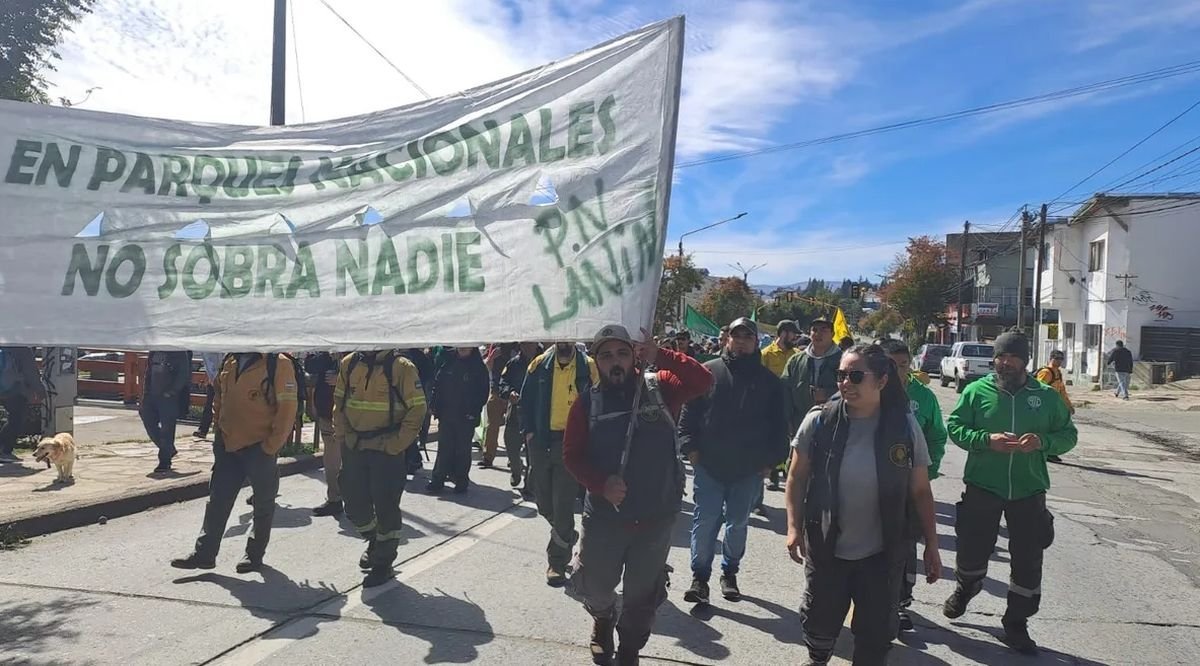 El reclamo de los trabajadores del Parque Nacional Lan&iacute;n.