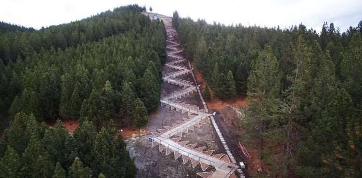 El sendero en el parque tem&aacute;tico V&iacute;a Christi de Jun&iacute;n de los Andes, una de las m&uacute;ltiples atracciones tur&iacute;sticas que tiene la provincia de Neuqu&eacute;n.