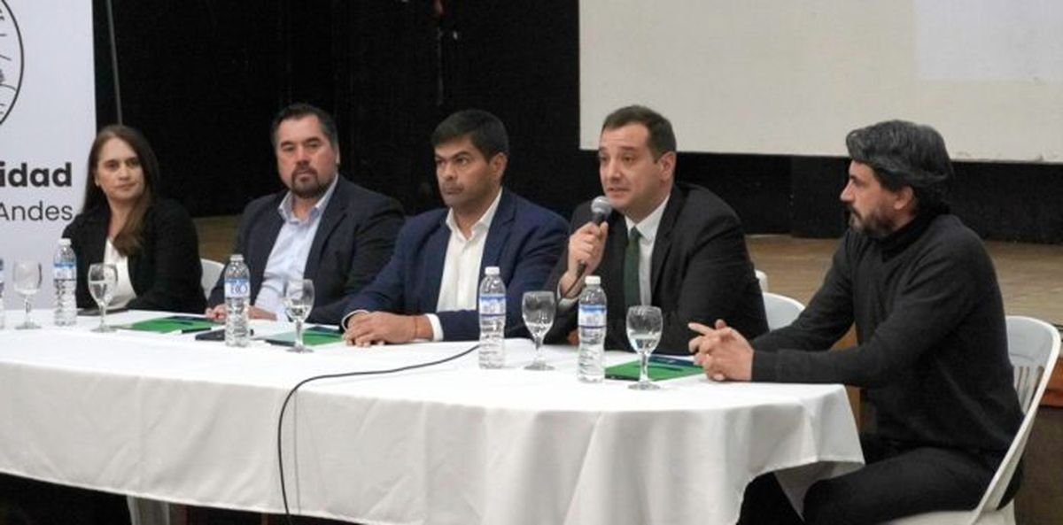 Villa La Angostura, San Mart&iacute;n y Jun&iacute;n se incorporan al plan Emplea Neuqu&eacute;n