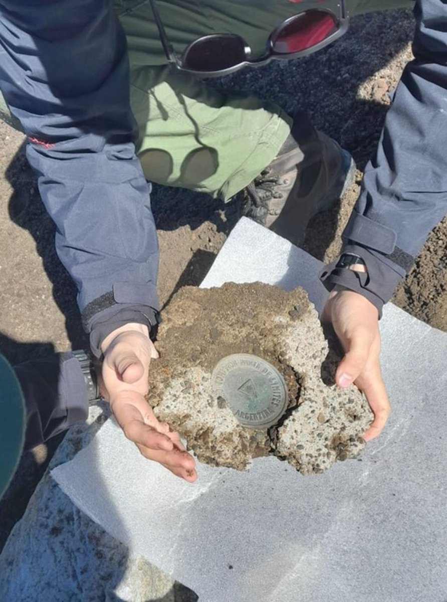 En el Parque Nacional Nahuel Huapi hallaron una se&ntilde;al lim&iacute;trofe de fines del siglo XIX