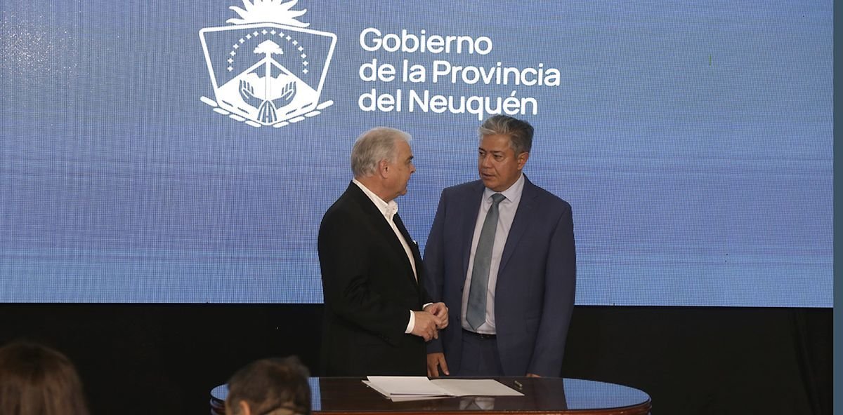 Rolando Figueroa en el acto donde se present&oacute; la nueva l&iacute;nea de cr&eacute;ditos hipotecarios del Banco Provincia del Neuqu&eacute;n.
